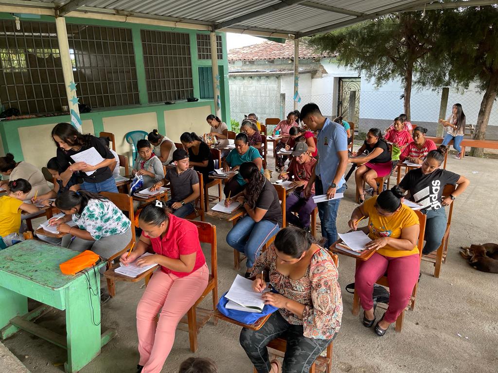 Lee más sobre el artículo Alzira solidari per a alfabetitzar poblacions vulnerables de 3 Municipis del Trifini Centreamericà – Campanya 2023
