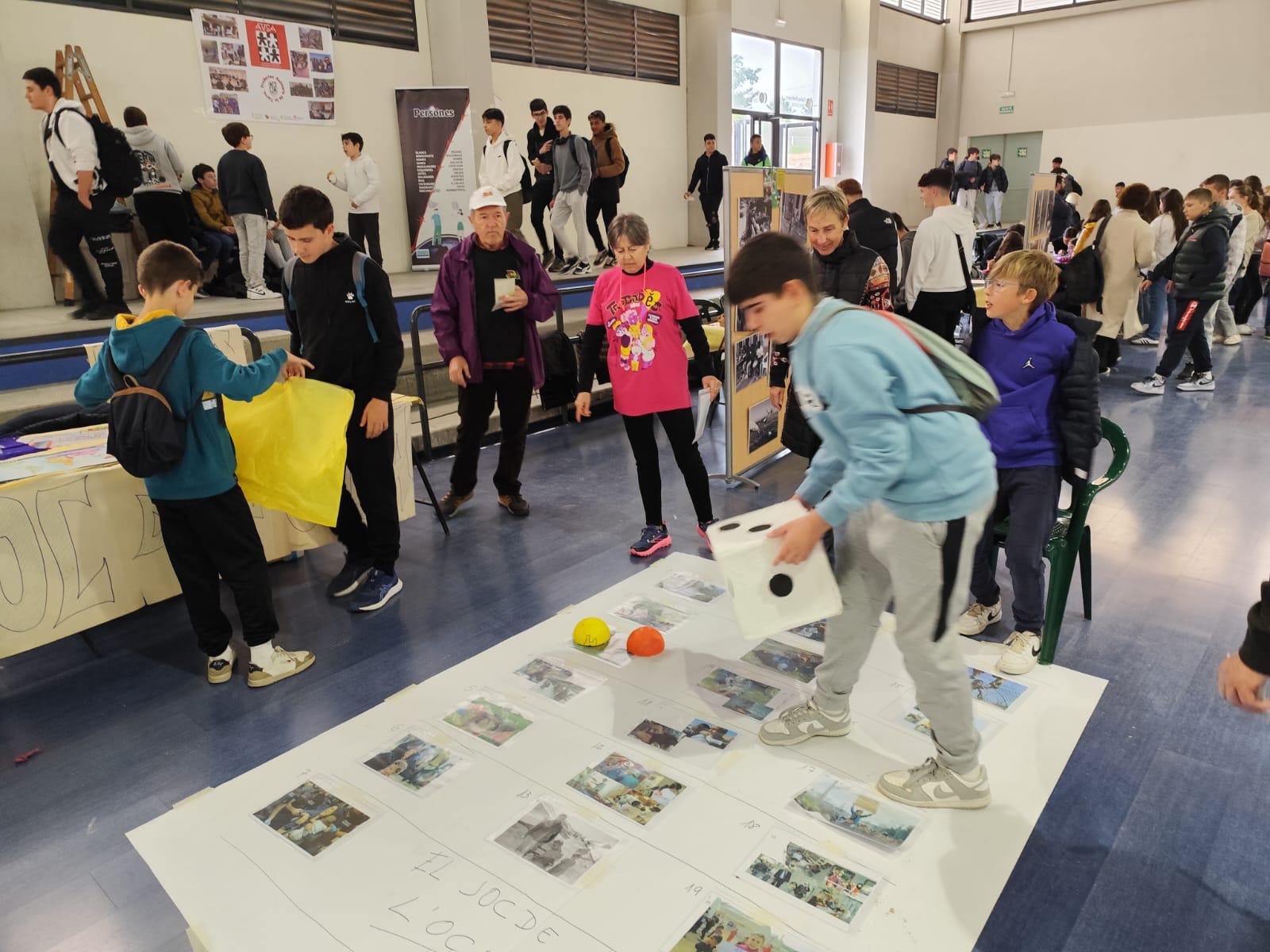 En este momento estás viendo Escoles Solidàries participa en la Trobada d’Escoles en Valencià de la Vall d’Albaida amb tallers per a totes les edats