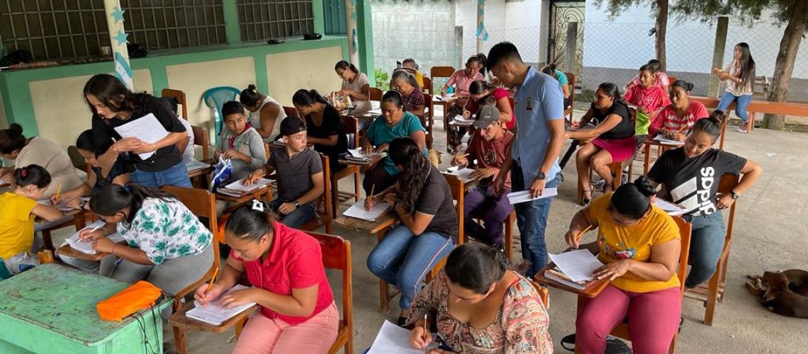 Circulo de alfabetización, San Juan, La Labor, Honduras.